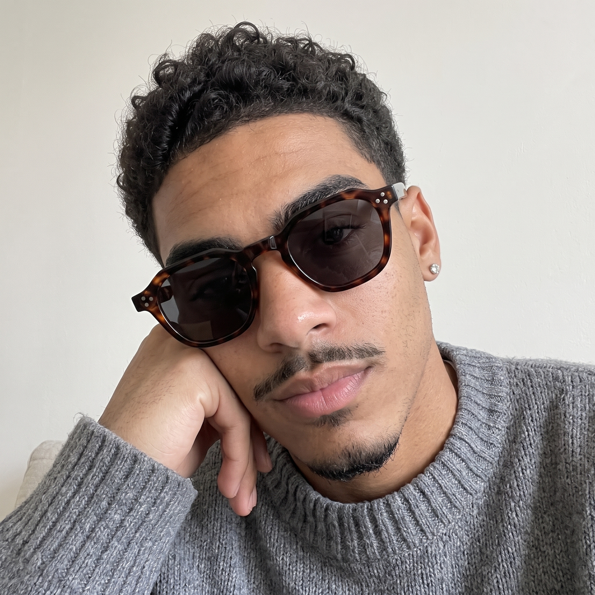 Glow tortoise/black on face